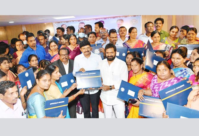 SH groups in Mahabubnagar have won Guinness Book of World Records