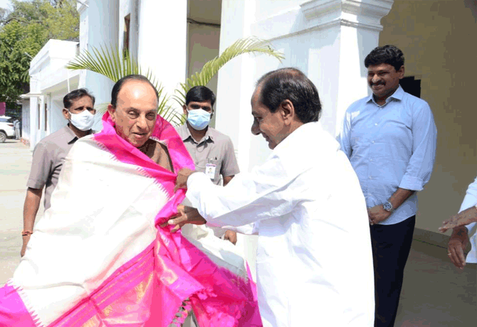 Subramanian Swamy meets CM KCR