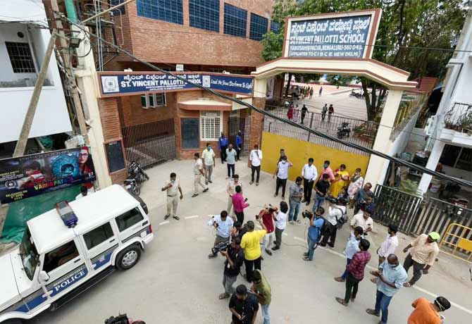 Bomb threats to seven schools in Bangalore