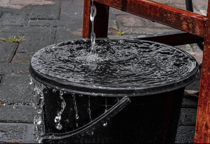 child fell into a bucket of water and died