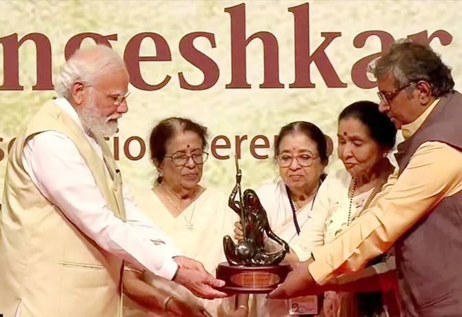 Modi receives Latamangeshkar first memorial award
