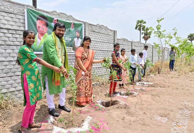 Uppala srinivas gupta planted trees in Hyderabad