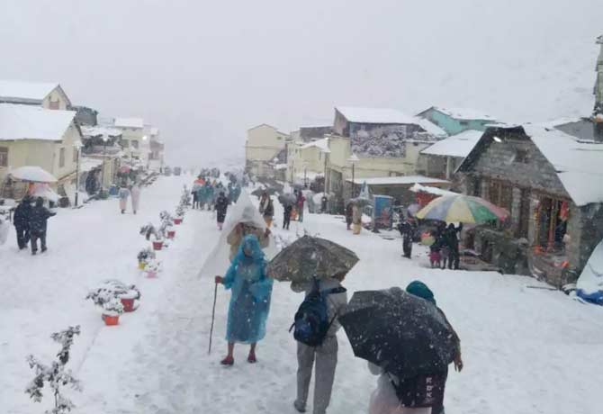 Snowfall and Rain Disrupt Chardham Yatra
