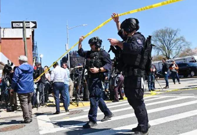 Firing at US super market:10 killed