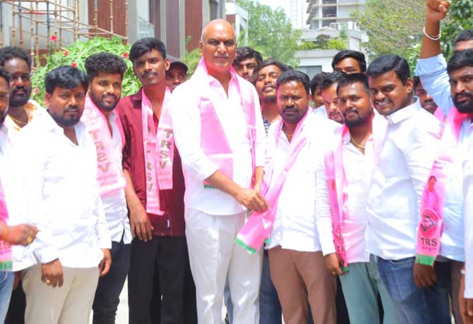 BJP And Congress leaders join in TRS in Siddipet