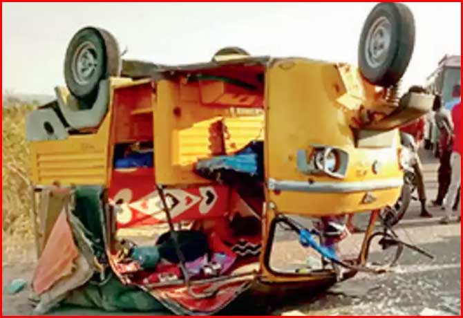 seven seriously injured auto overturns in nalgonda