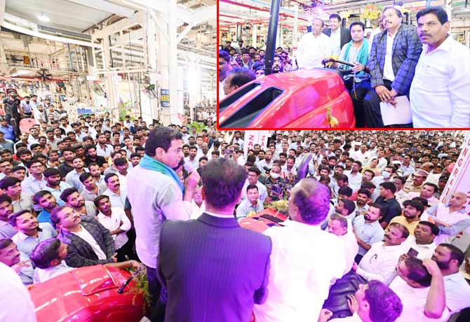 Minister KTR unveiled Mahindra tractor