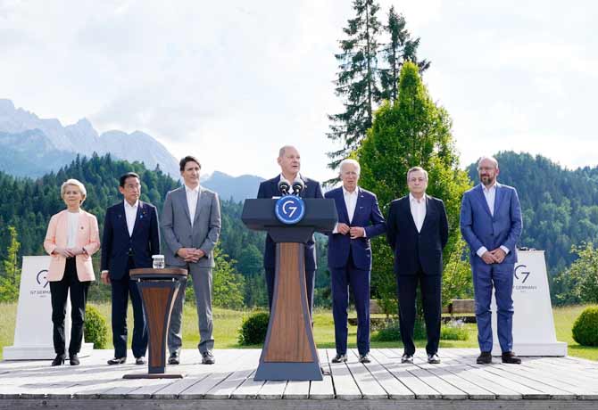 G7 leaders confer with Zelenskyy