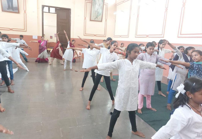 PR School students attended in world yoga day