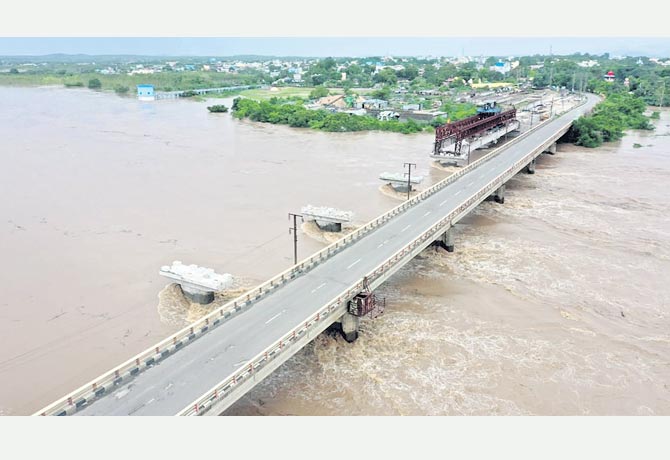 Restoration of traffic on Bhadrachalam Bridge