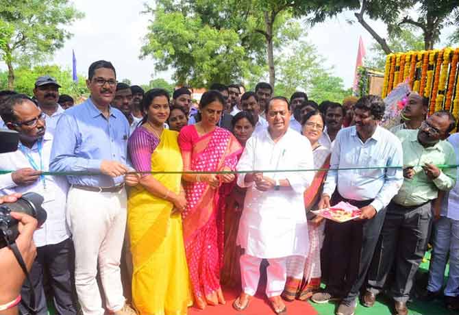 Sabitha Indra Reddy plant tree in Haritha haram