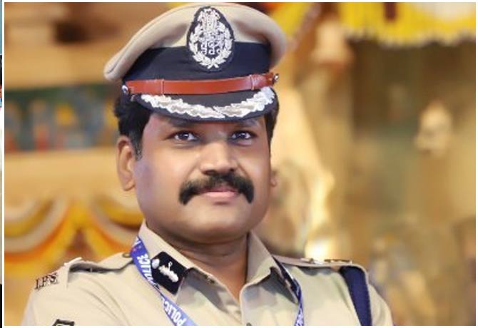 Cyberabad CP inspects police stations