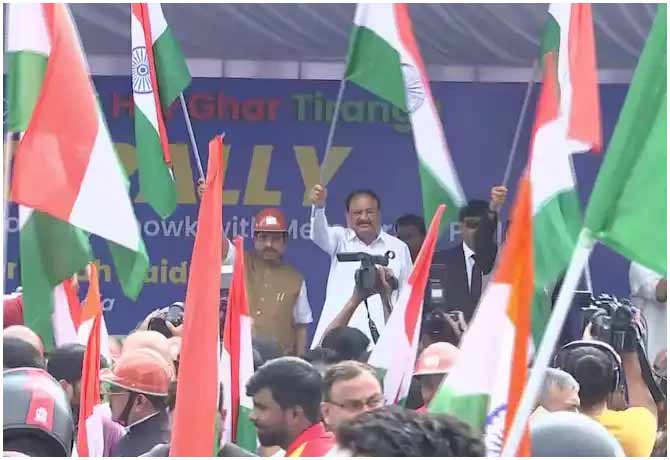 Vice President Flags off Tiranga Bike Rally