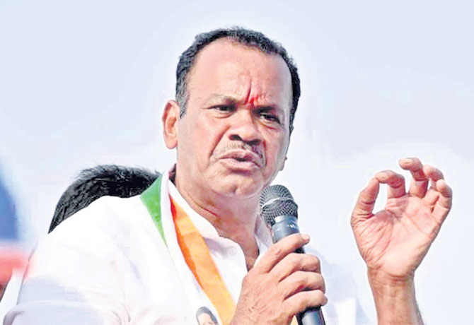 MP Komatireddy Venkat Reddy fire on PCC chief Revanth Reddy