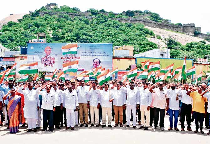 Mass singing national anthem in Bhongir