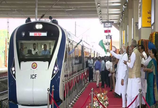 PM Modi flags off Vande Bharat Express train