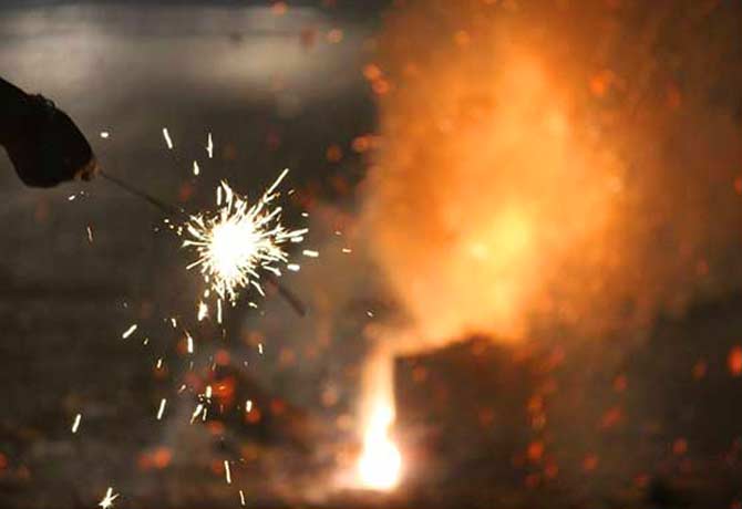 AAP government ban on firecrackers