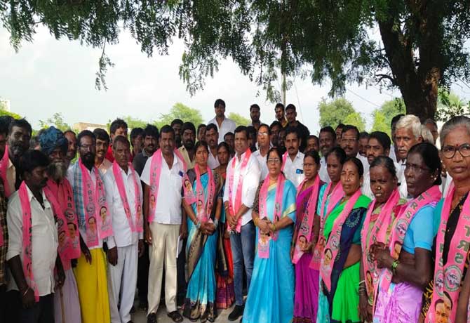 Congress Councillor joins in trs party