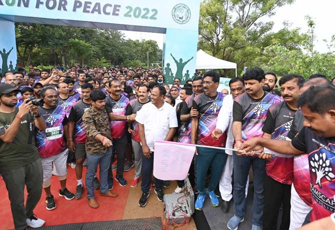 MP Santosh started Run for Peace at Botanical Garden
