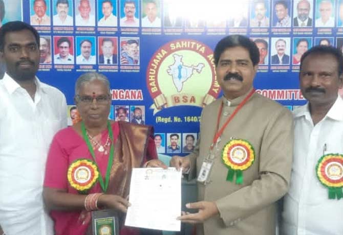Saini Satthamma received Best Sarpanch Award
