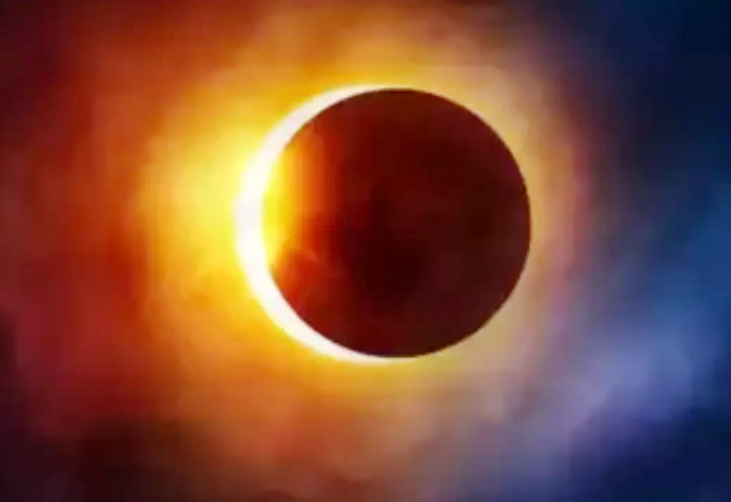 Partial solar eclipse on Diwali day 25