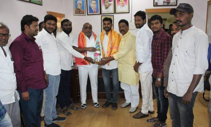 Smile Society Members met MLA Jogu Ramanna