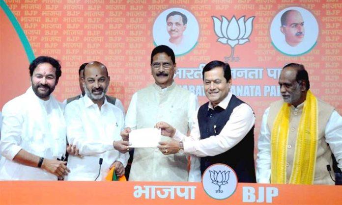 Marri Shashidhar Reddy joins BJP