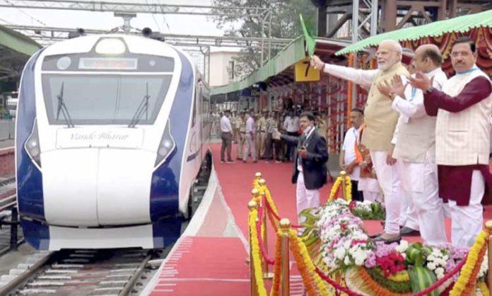 Modi flags off Vande Bharat Express