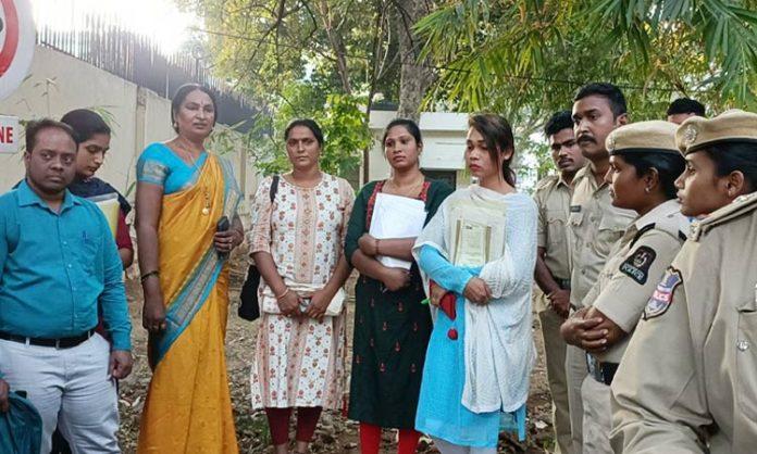 Transgenders meet senior officials at DGP office