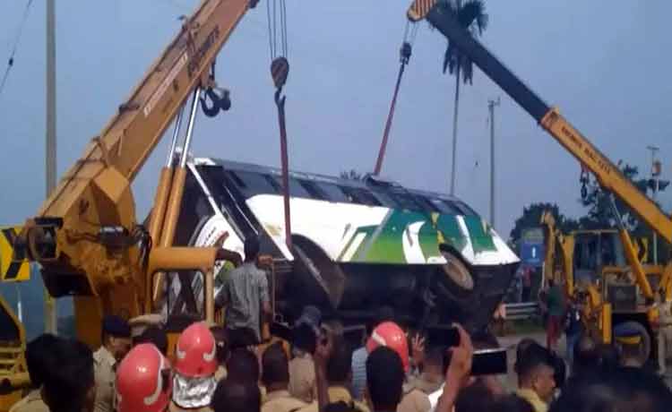 Ayyappa devotees bus accident in Kerala