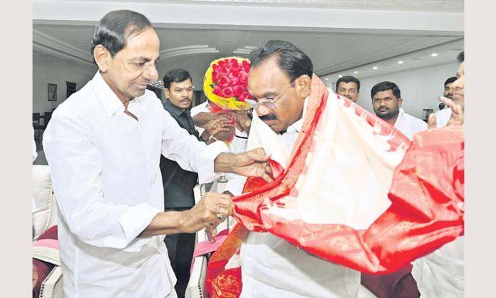 MLA kusukuntla meets with CM KCR