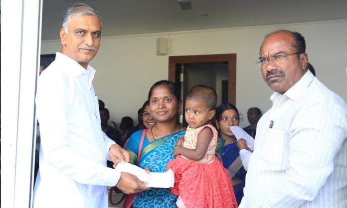 minister harish rao comments on anganwadi workers