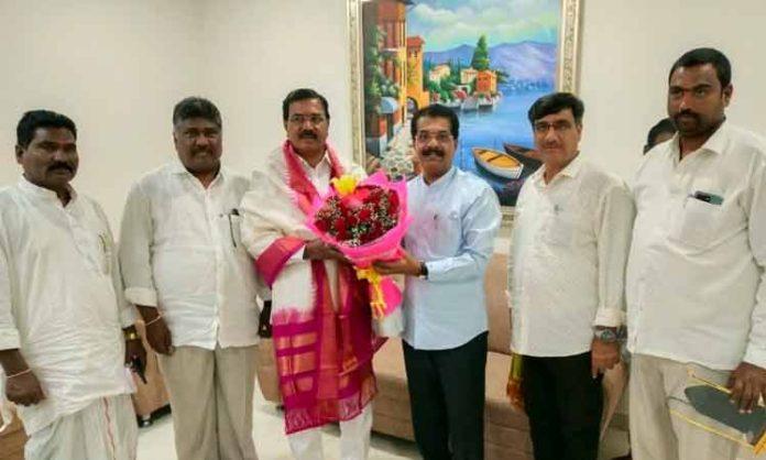 Narayanpet MLA meet minister Niranjan Reddy