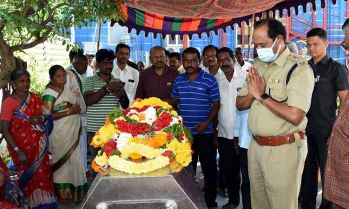 Retired ASI Madanmohan Died in Gadwal