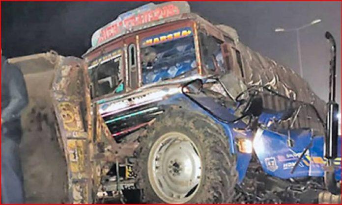 Five people died in road accident in Suryapet