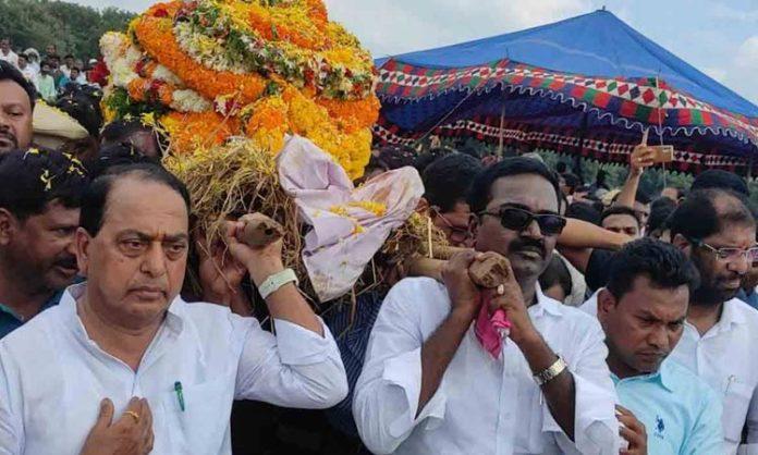 FRO Srinivasa Rao funeral in khammam