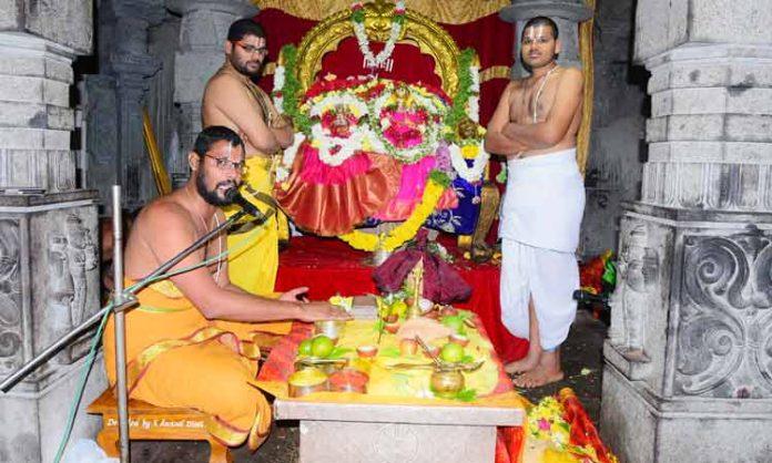 Crowd of devotees in Yadadri temple