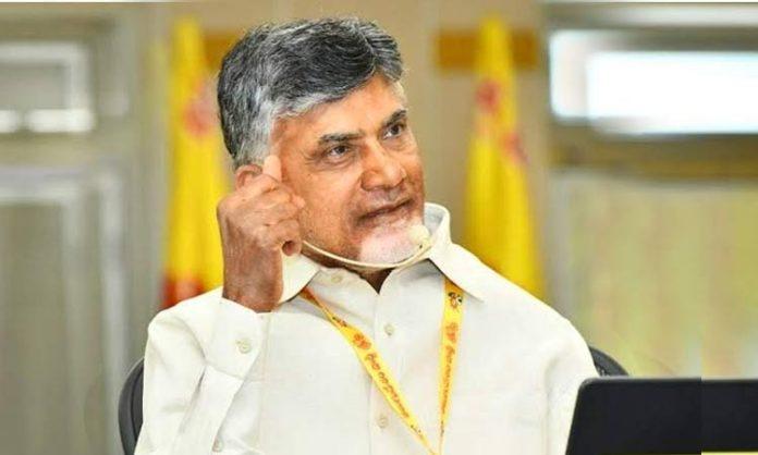 Chandrababu chit chat with women in Kovvur