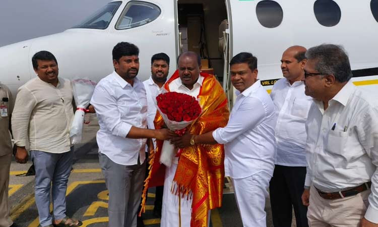 MLA Jeevan Reddy welcomed Kumaraswamy