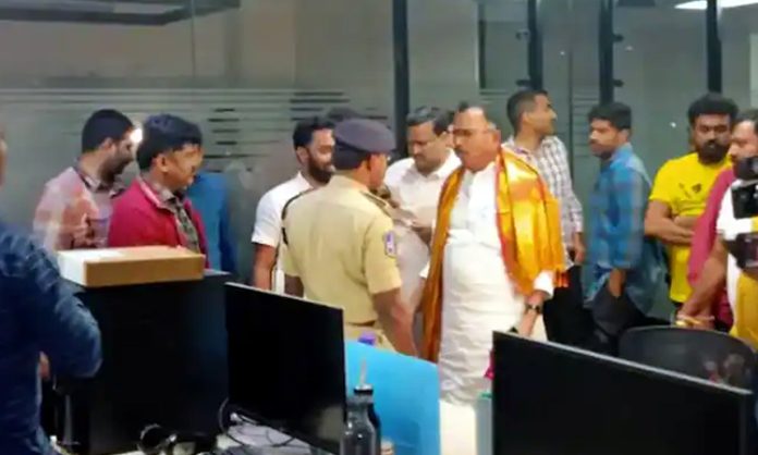 Mallu Ravi fires on police raid Congress war room