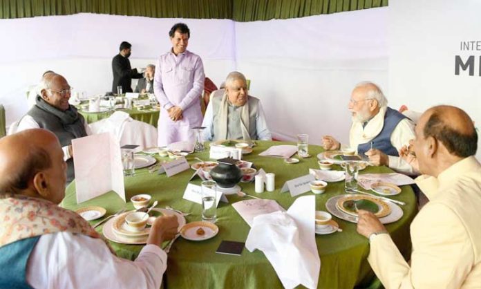 Modi and Kharge at dinner