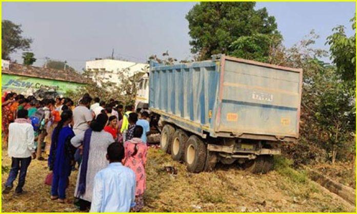 School boy death in road accident in chevella