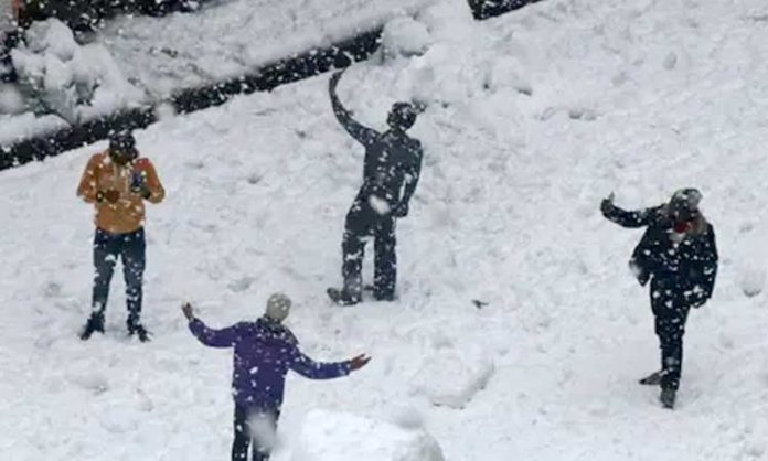 Snowfall in Kashmir