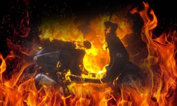 Man burns down girlfriend scooter in Bengaluru