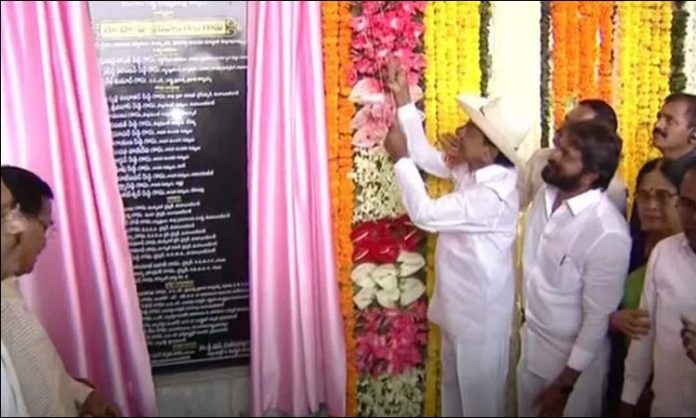 CM KCR inaugurates Mahabubnagar Collectorate
