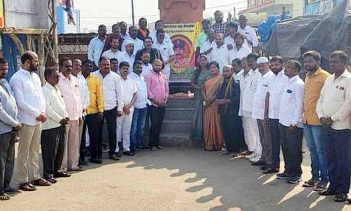 Political Leaders tribute to Constable Kistaiah on his death anniversary in Medchal
