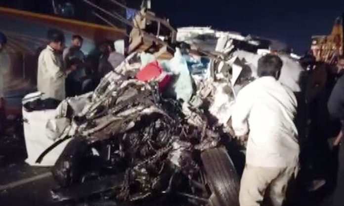 car bus collision 9killed