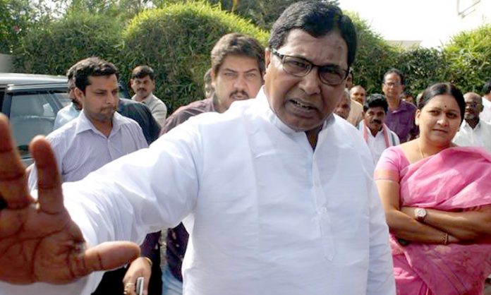 Jana Reddy meet Diggi Raja in Gandhi Bhavan