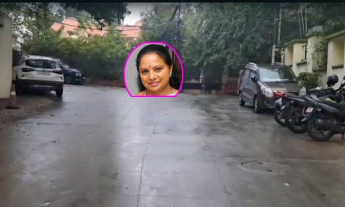 CBI officials at Kavitha's house