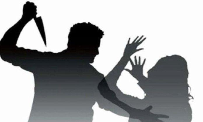 Boyfriend attacks girlfriend with knife in Miyapur